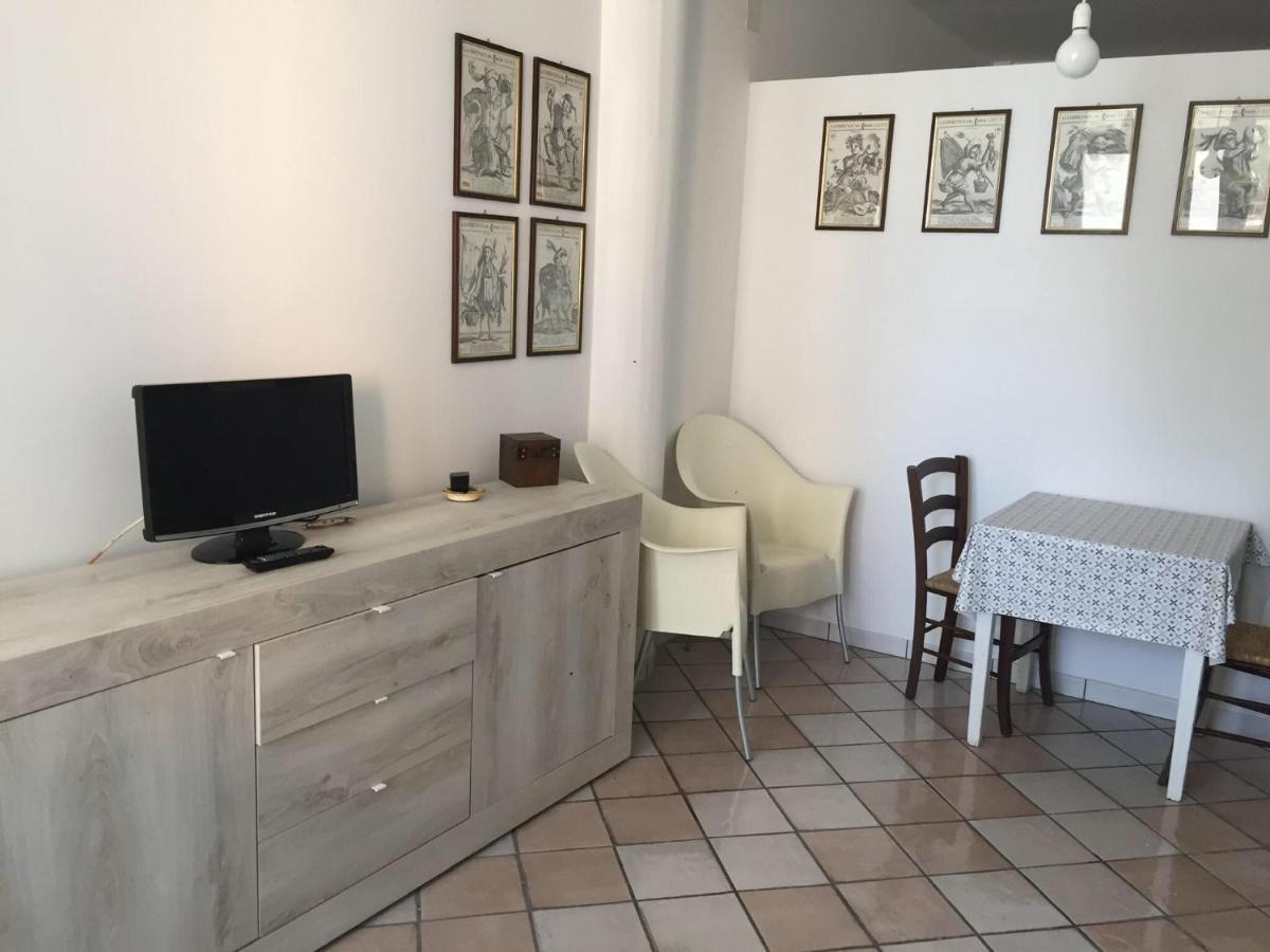 Affittasi Casa Vacanza A Casa Di Emma Леверано Экстерьер фото